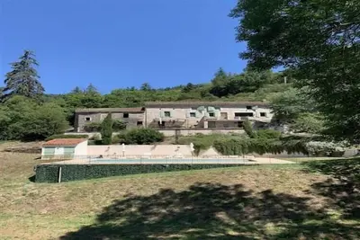 Image de Maison à Courniou avec Piscine et Vue