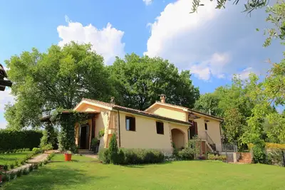 Image de Oasis romantique avec piscine d'eau salée, Selci