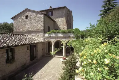 Image de maison de vacances à Mantignana avec jardin