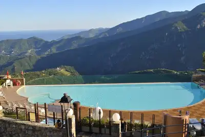 Image de Maison de vacances confortable avec bain à remous