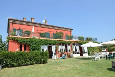 Image de Appartement au milieu des vignes et du ciel bleu