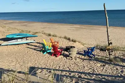 Image de Water's Edge on Michibay:Wake Up to the Sounds of Nature – Springtime by the Lake!