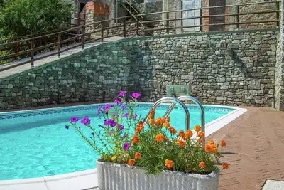 Image de Maison Ă Casola avec piscine et terrasse