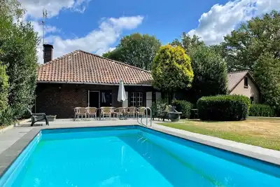 Image de Ferme Ă Sint Joost avec piscine et barbecue