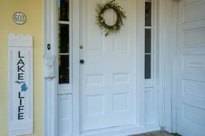 Image de 2 bdr historic house located one block\/walking distance to downtown St. Joe!