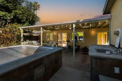 Image de Serene Retreat in East Long Beach