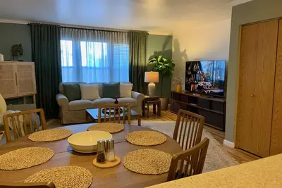 Image de Full furnished 2 bedrooms townhouse apartment at midtown Sacramento, California.
