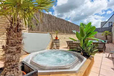 Image de Maison de vacances luxuriante avec spa et bien-être