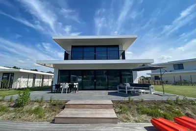 Image de Majestueuse villa à Zeewolde avec jardin