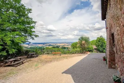 Image de Appartement en Toscane avec Piscine et Nature