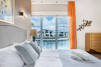 Image de Luxurious 6br Retreat W\/Pool & Port @BiggeraWaters