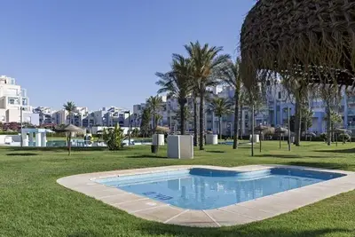 Image de Appartement à Roquetas de Mar avec Piscine