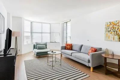 Image de Bright South Beach 1br w/ Sun Deck & Gym, nr Waterfront, by Blueground