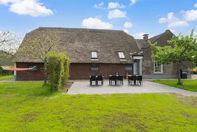 Image de The Old Farmhouse avec terrasse à Montfoort