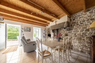 Image de Maison en pierre Ă Saussey avec joli jardin