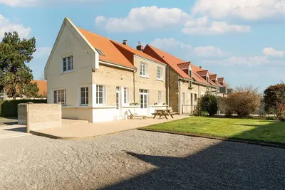 Image de Villa les Aubépines à Wimille avec un jardin