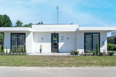 Image de Maison de vacances à Harderwijk avec jacuzzi privé