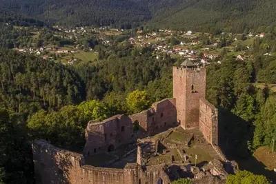 Image de Gîte Hansel, dans la verdure au bord d'un ruisseau