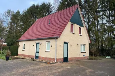 Charmante maison de vacances à Schoonloo avec jardin