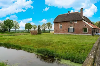 Image de Maison de vacances confortable Ă Voorst avec un grand jardin