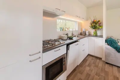 Mobil-home spacieux au bord d'un ruisseau
