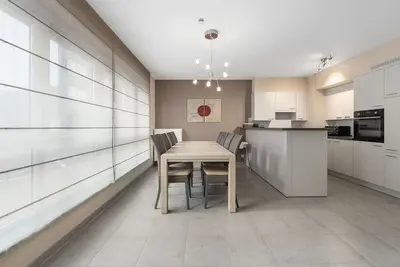 Image de Appartement spacieux au rez-de-chaussée pour une f