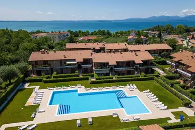 Image de Maison de vacances bien décorée à Lazise avec piscine