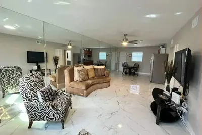 Image de #18 Tampa Stone king bed 2/1 unit 2301