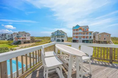 Image de Summer Savings - Semi-Oceanfront Dog Friendly w/ Pool, Hot Tub, and Beach Nearby