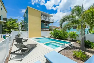 Image de Steps to the Beach! Rooftop Views + Pool & Games