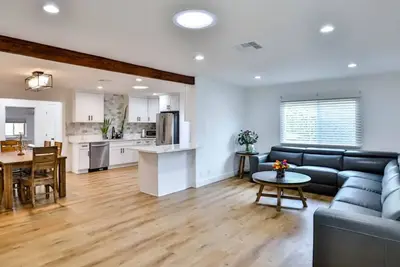 Image de Quiet & Fun Anaheim Home Near Disneyland