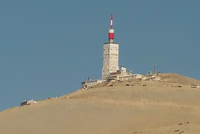 Image de gite avec piscine aux pieds du Mt Ventoux