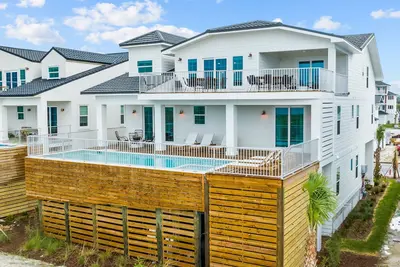 Image de Sundial: Massive 9 Br Home- Sleeps 26, Beachfront, Priv. Pool, Pet friendly!