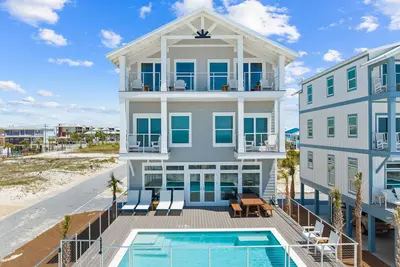 Image de Water's Edge: Brand New Luxury Beachfront Home with Elevated Pool. Pet Friendly1