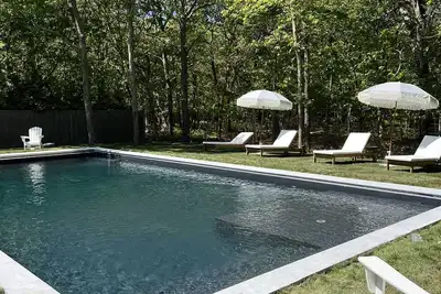 Image de Springs getaway w/ backyard pool, close to downtown & kid-friendly amenities