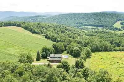 Relax in the Catskills: Spacious 4-Bedroom Chalet for 9 guests in a remote area.