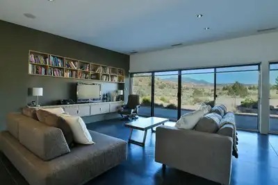 Image de Private Contemporary Home in Moab Featuring Mountain and Red Rock Views