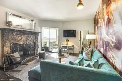 Image de Luxe Long Beach Condo w/ Pool: 1 Mi to Shoreline!