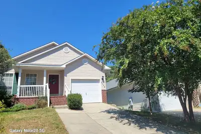 Image de Clean, Spacious. Newly renovated Garden Home in the heart of Pensacola.