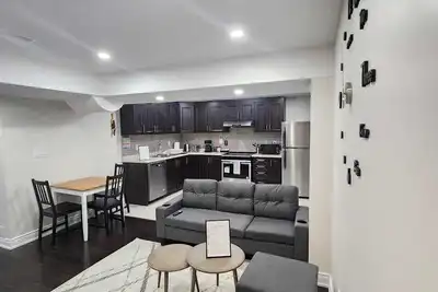 Image de Zen Nest - Cozy, conveniently located, and just minutes to the airport!