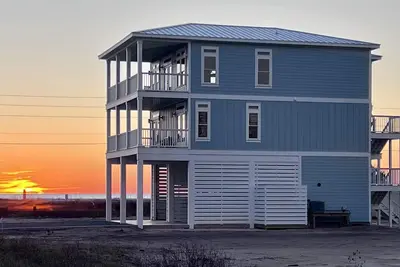 Image de 1-Min to Beach | Pool | Boat Parking | Sleeps 10 | Gulf View | Elevator