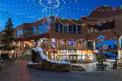 Image de Modern, family friendly mountain ski retreat with private hot tub and deck