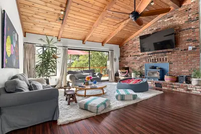 Image de Upscale spacious lake view, hot tub, 5 acres, Ev