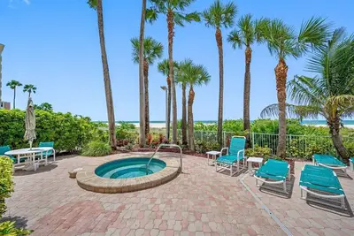 Image de Cbc 1-10b –Gulf Front Beauty with pool, hot tub, gym & pickleball!