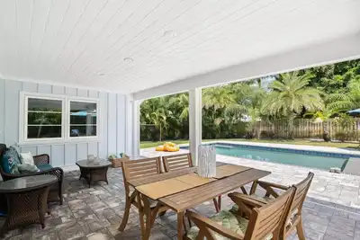 Image de Vero Beach lifestyle steps to town and beach.