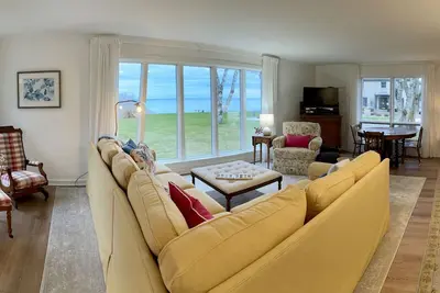 Image de Roomy Quiet Home Overlooking Lake Michigan
