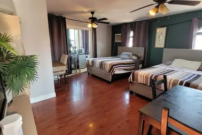 Image de Chic Centrally Located Loft: Relax in the Heart of Pico/Robertson
