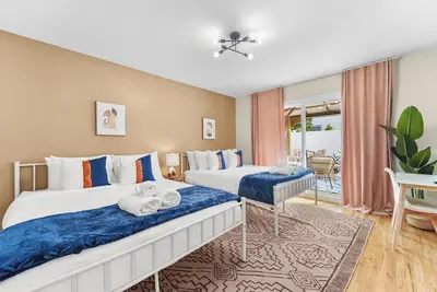 Image de 20% Off 6br Home 3 parking spaces, Chef’s Kitchen