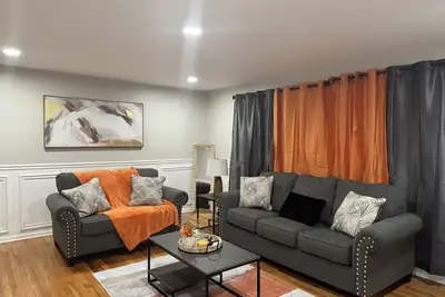 Image de Cozy & Lavish 2b/1b in Homewood! 5 min from Shopping, Expressway, & New Casino! !