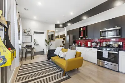 4 br Duplex Prime location\n